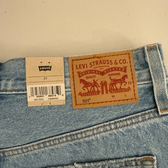 *NWT* Levi's 501 Women's Light Blue Jean Shorts Size 29 - Picture 3 of 9